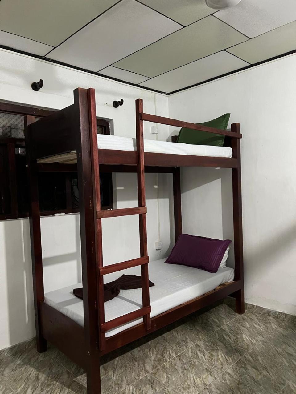 Honey Beach Hostel Negombo Bagian luar foto