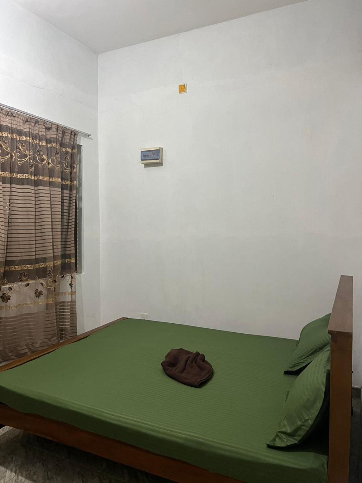 Honey Beach Hostel Negombo Bagian luar foto