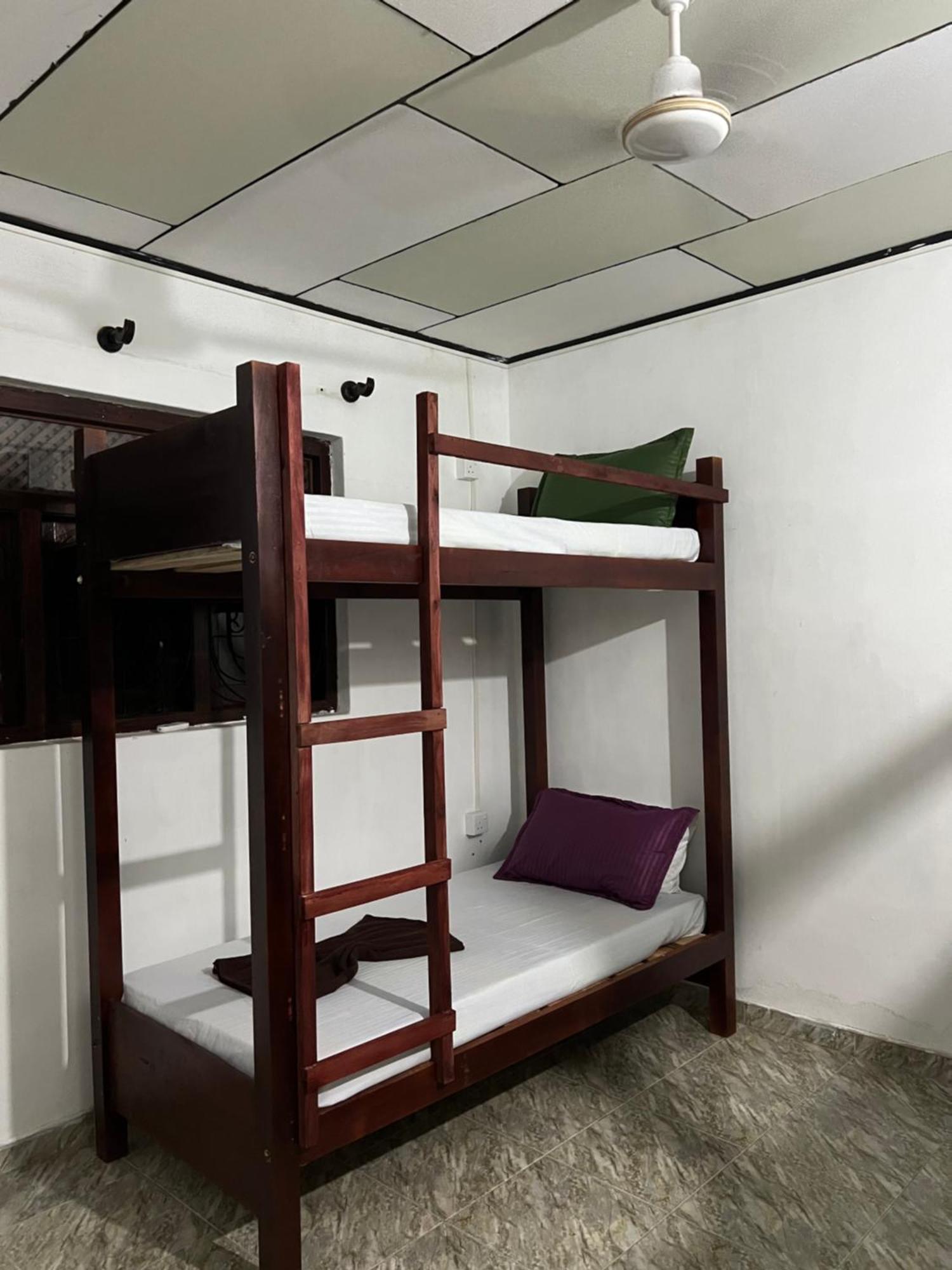 Honey Beach Hostel Negombo Bagian luar foto