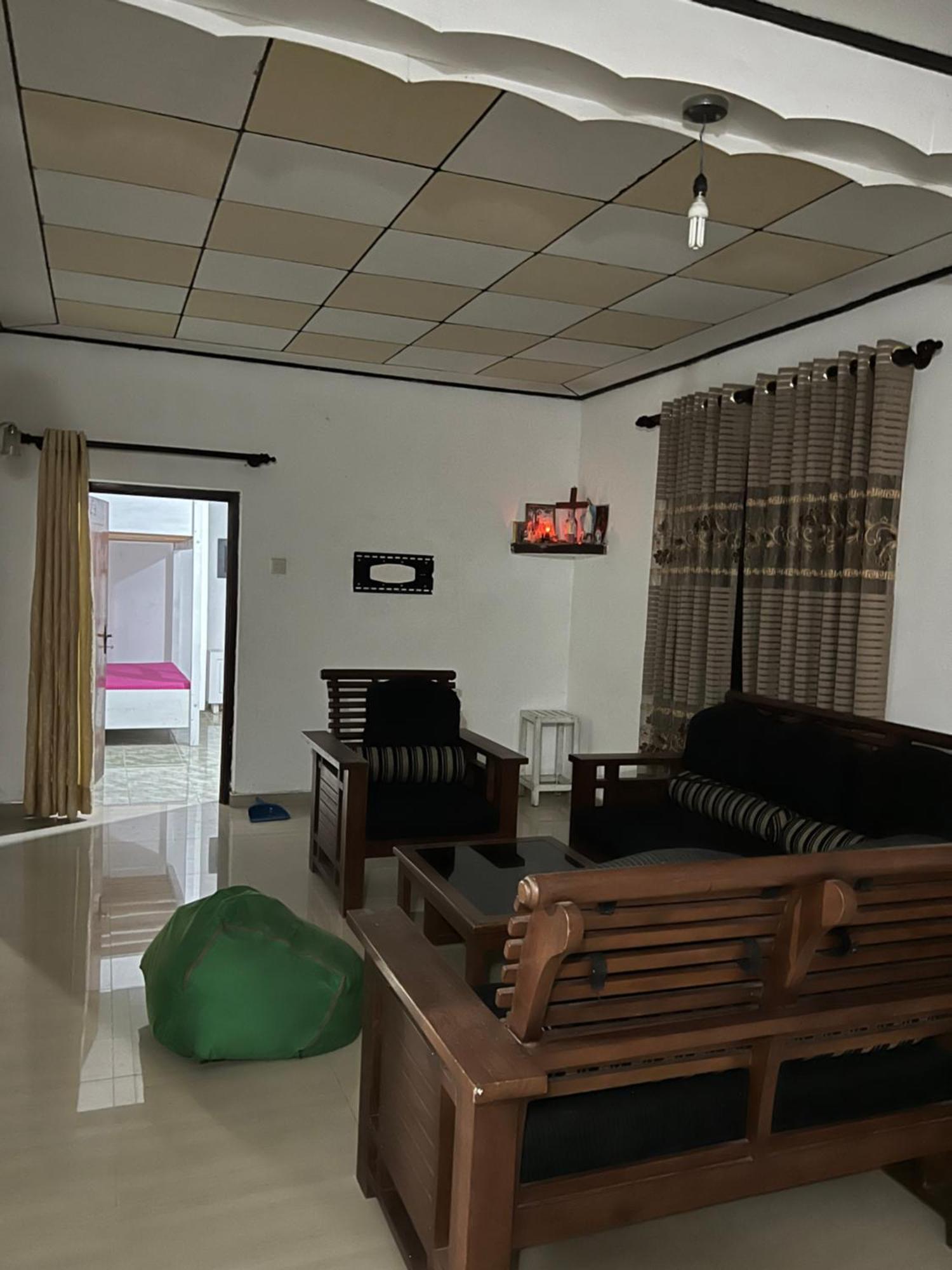 Honey Beach Hostel Negombo Bagian luar foto