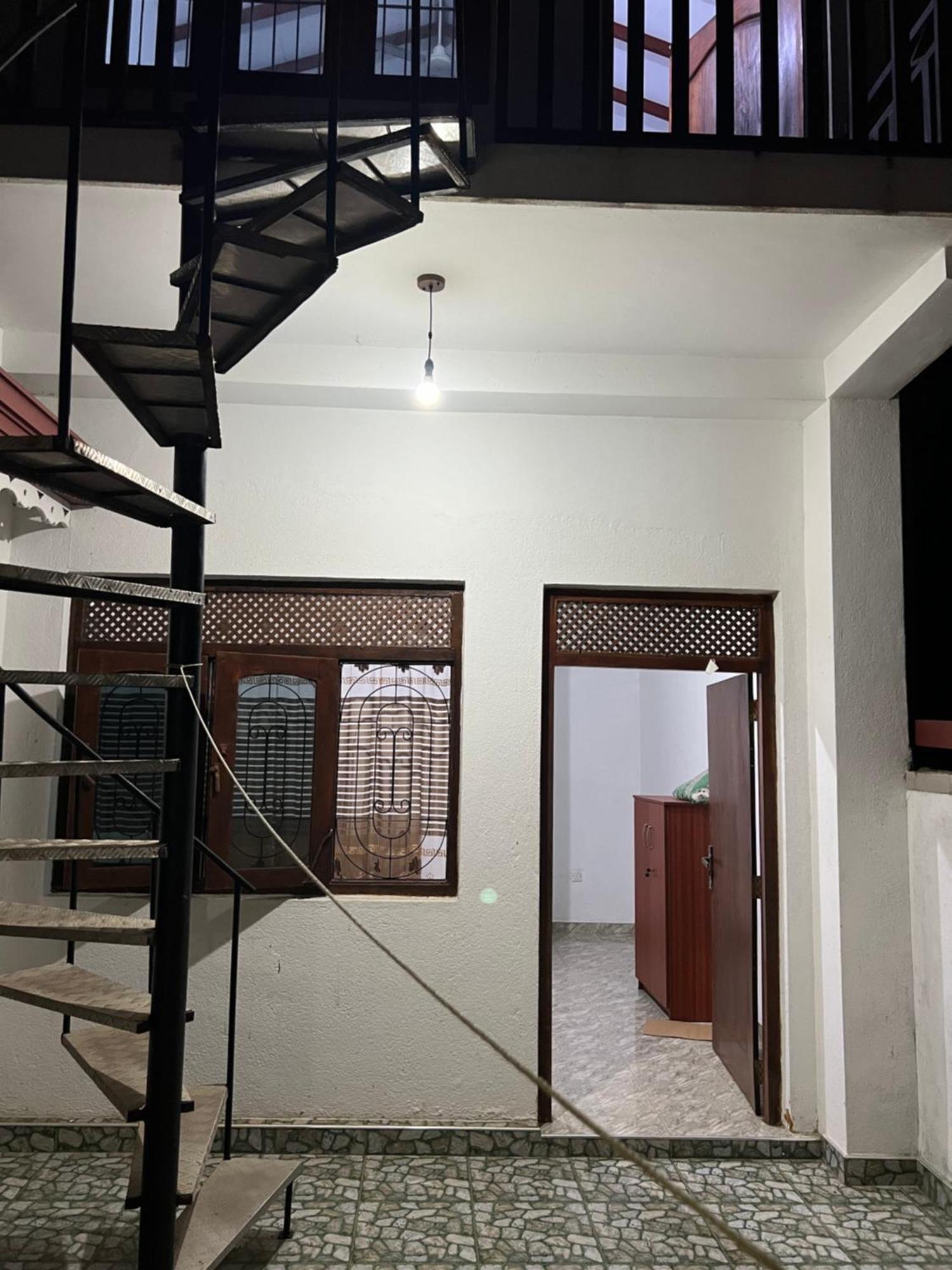 Honey Beach Hostel Negombo Bagian luar foto