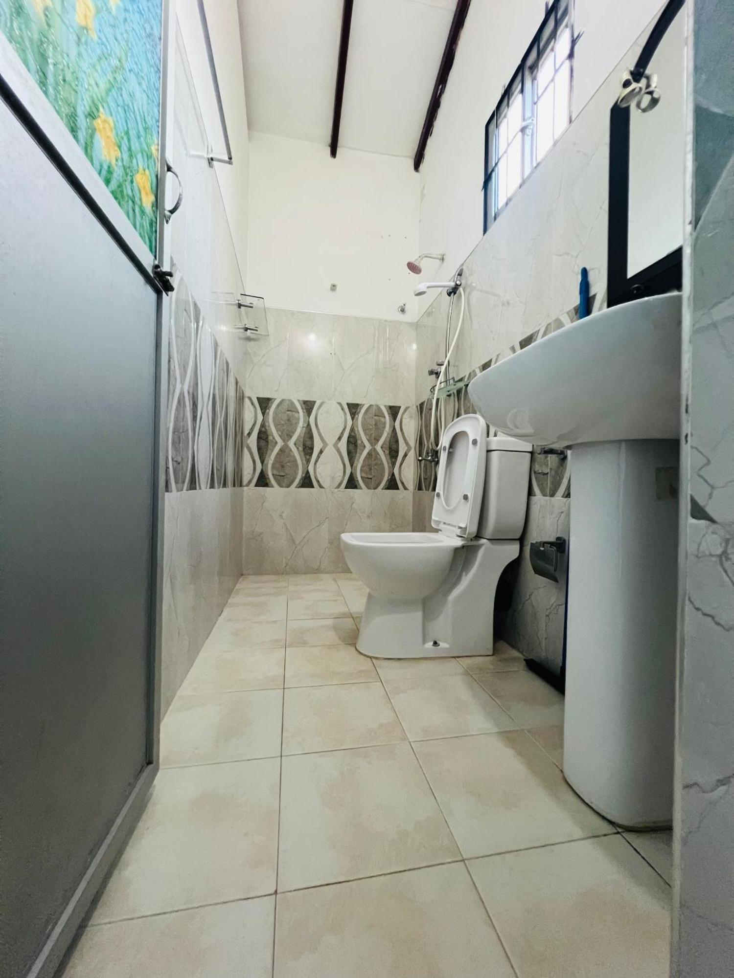 Honey Beach Hostel Negombo Bagian luar foto